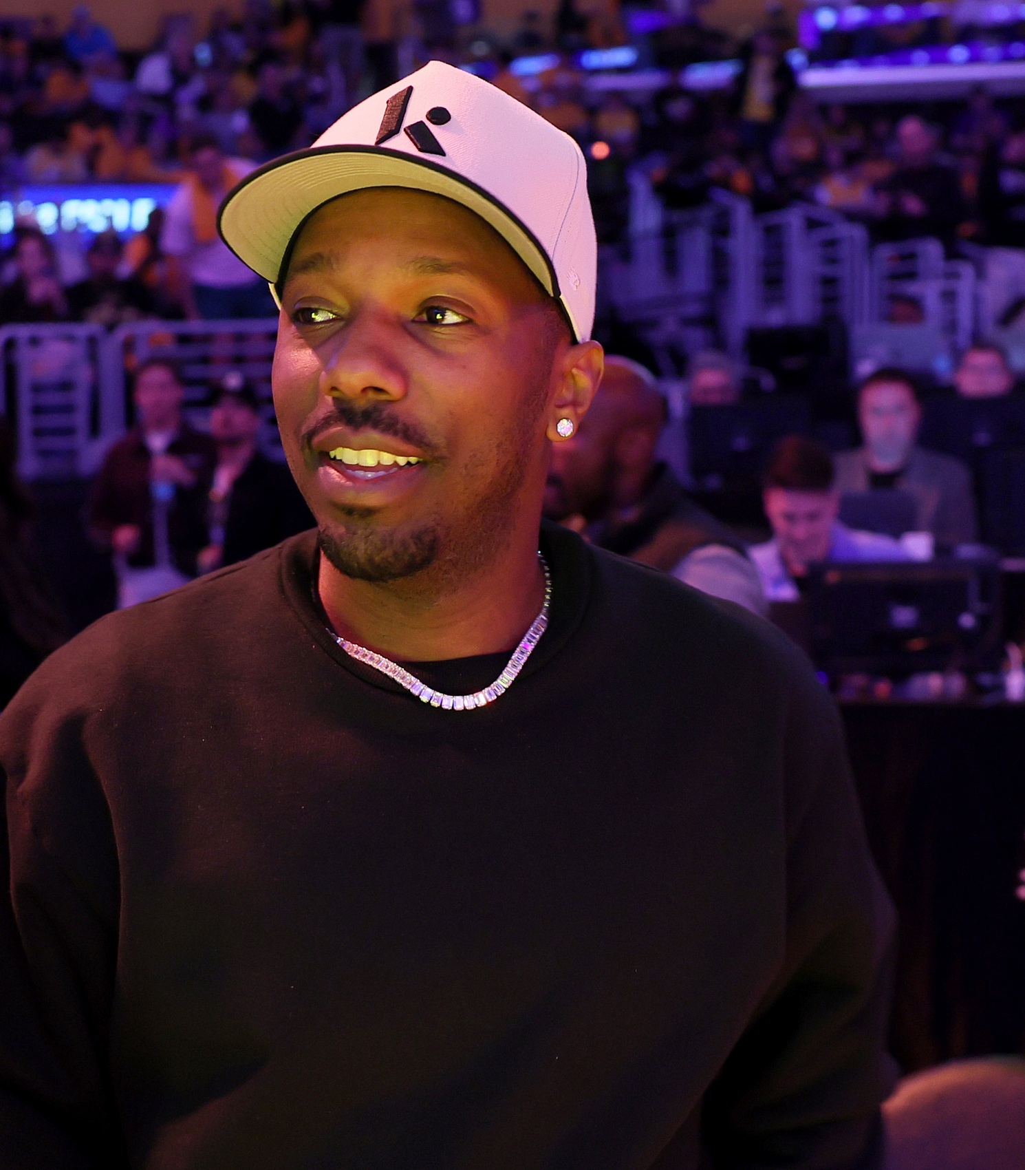 九游娱乐-小里：富保罗不该公开谈交易不该做播客 他的话会被认为代表老詹